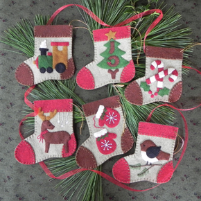 Warm Feet Felt Ornaments Kit